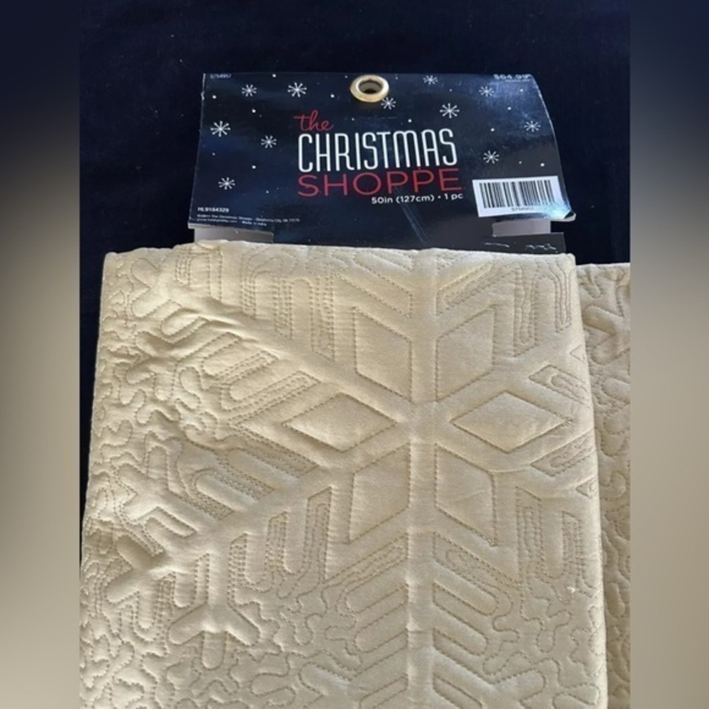 Beige Quilted Snowflake Tree Skirt